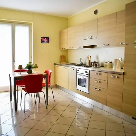 In Sunrise: In Centro Apartment Alba (Piedmont)